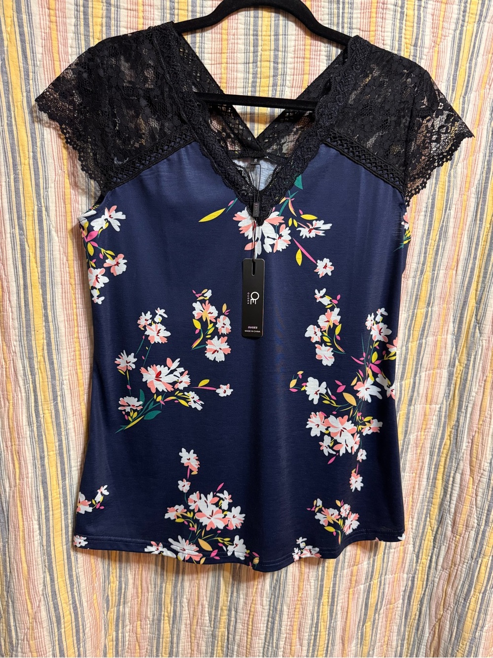 NWT Ouges Navy Floral V-Neck Lace Shoulder Blouse Sz S